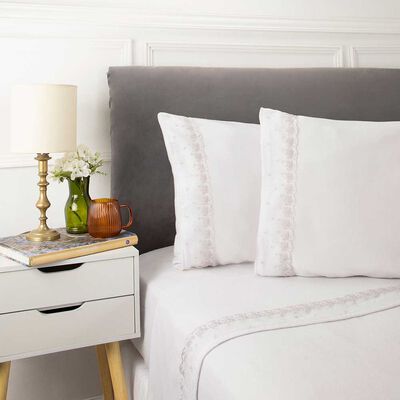 Imagen 2 del producto Juego de Sábanas Polar Broderie Dreams 1.5 Plazas Gris, Lila, Rosa