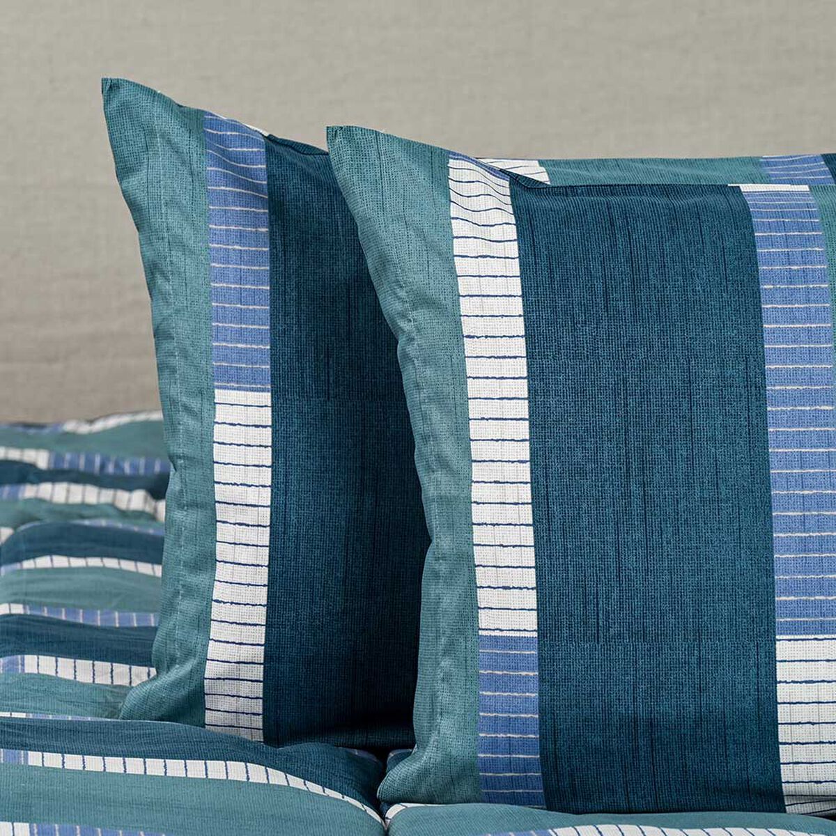 Plum&oacute;n American Family King Campine