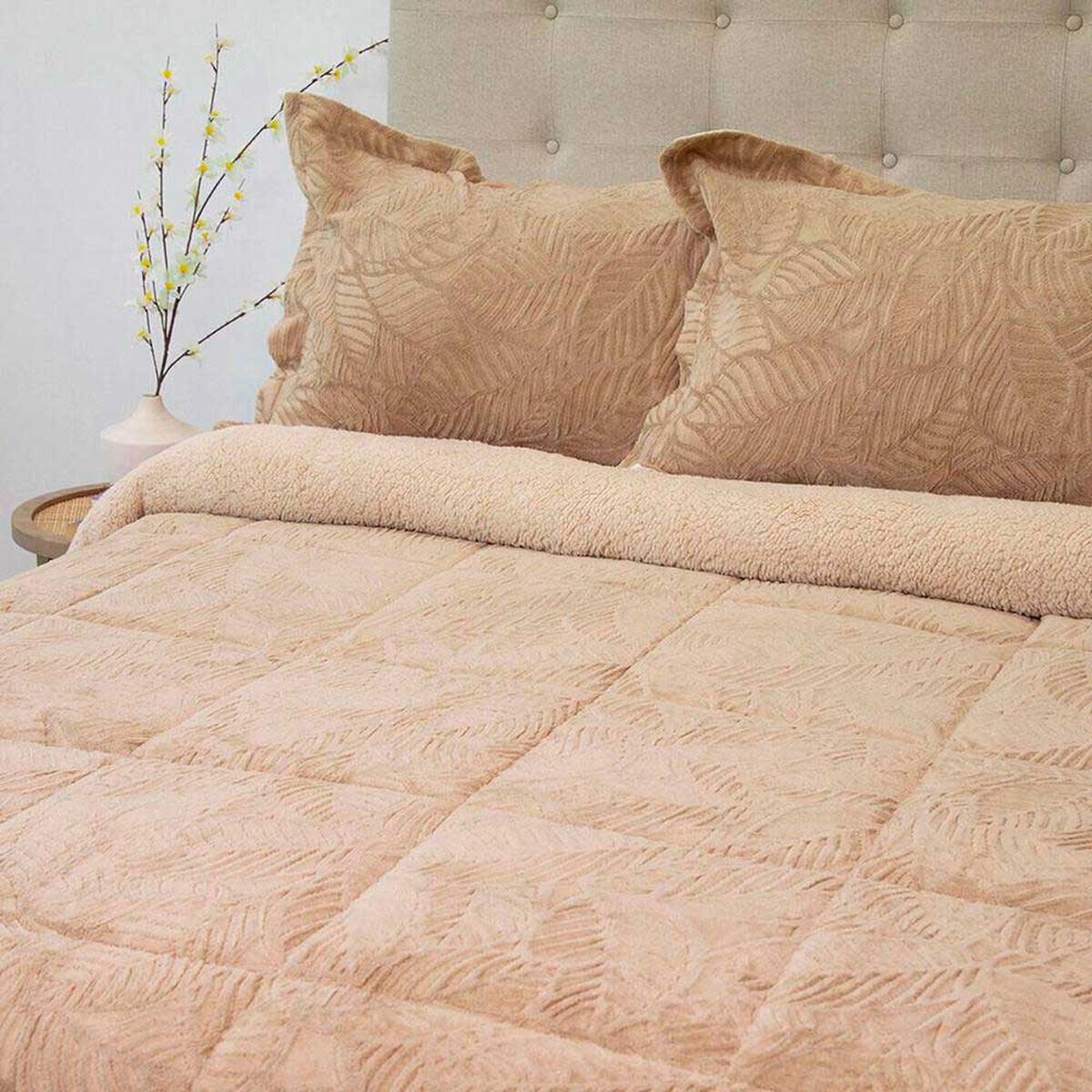 Cubrecama Doral Super King Beige Outboss Sherpa