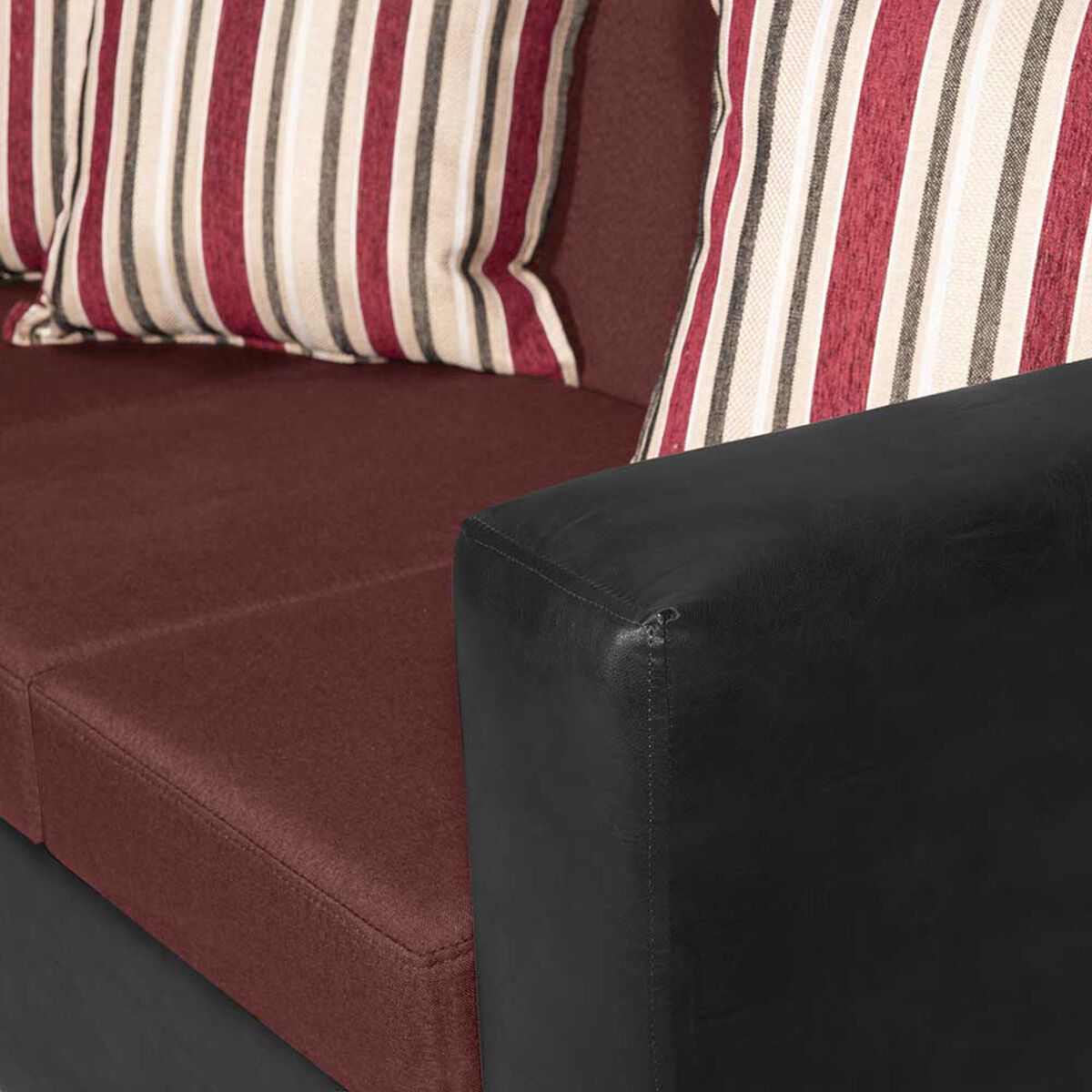 Juego de Living Innovamuebles Invictus Sofá 3 Cuerpos + Dos Pouf 1 Cuerpo Burdeo