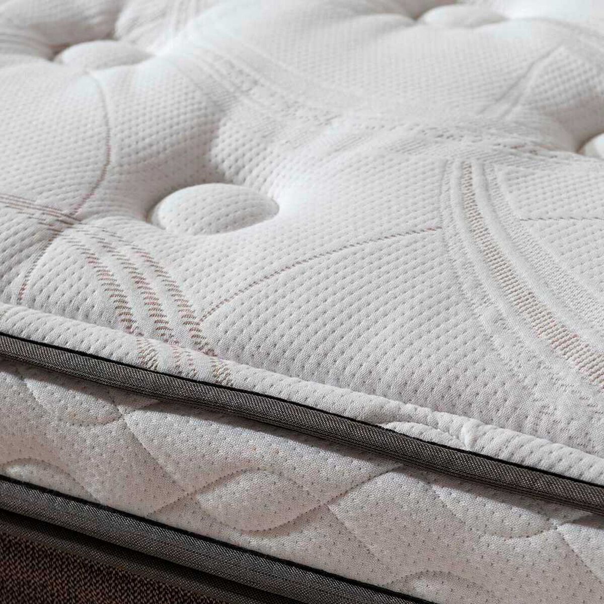 Cama Europea Rosen Base Dividida 2 Plazas New Style 6 + Respaldo + 2 Veladores Rachel